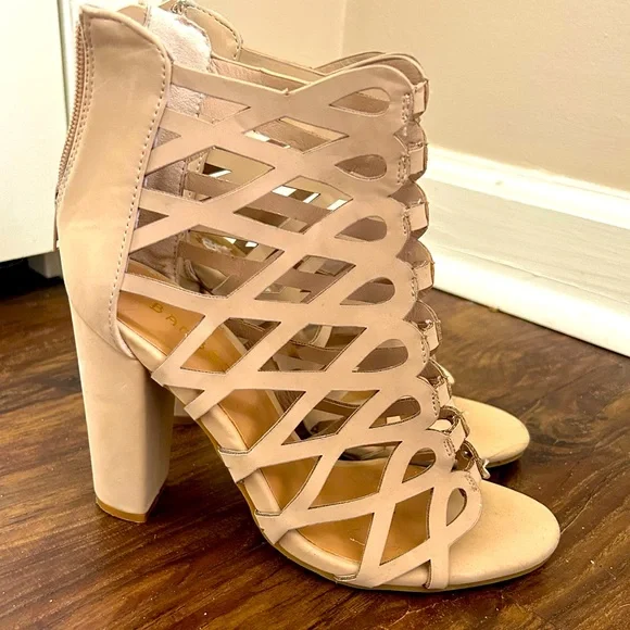 Heels - Picture 1 of 2